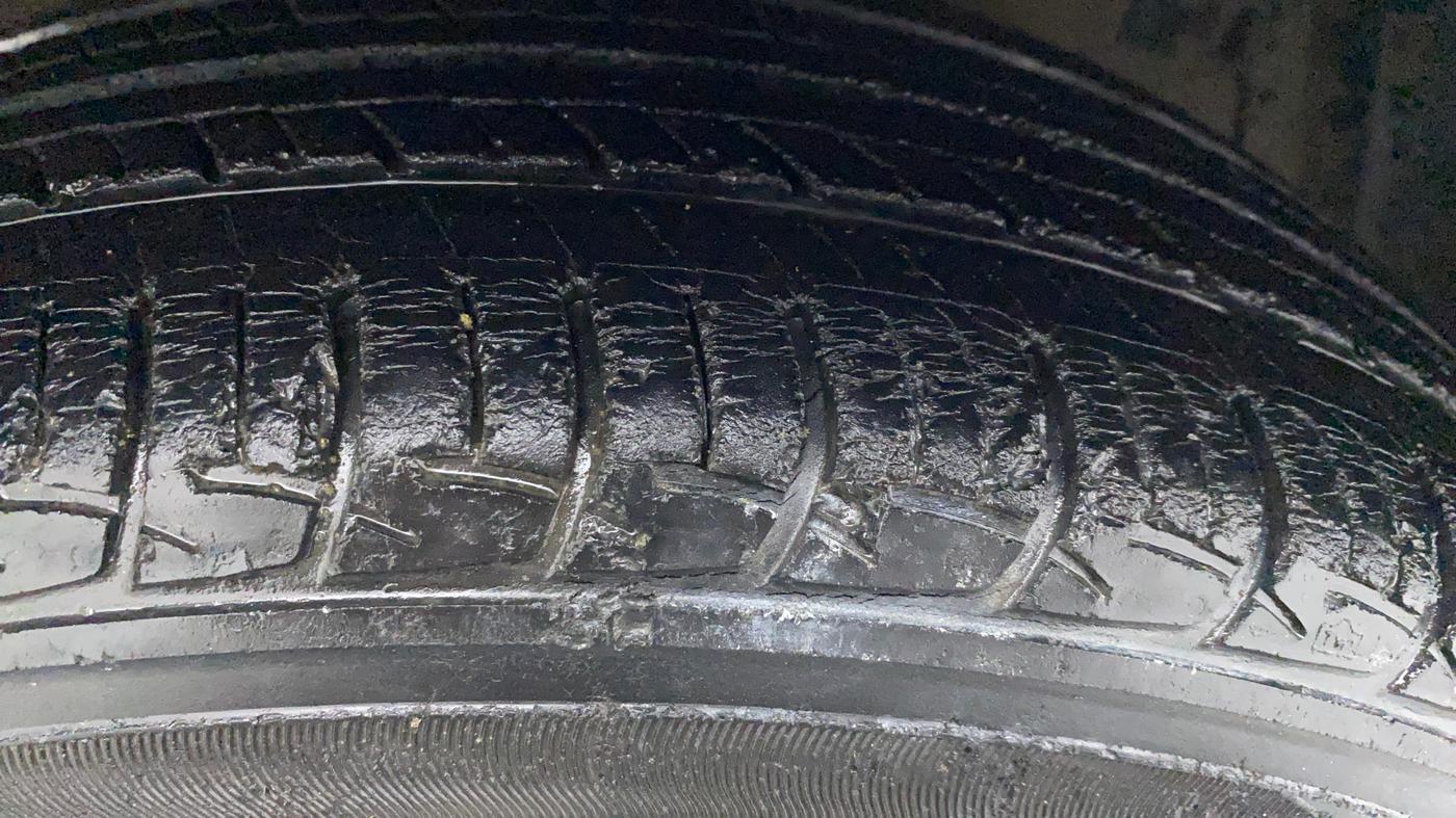 2012 Maruti Ertiga ZXI, Petrol, Manual, 39,429 km, Right Front Tyre Tread