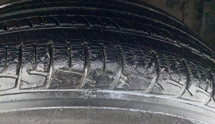 2012 Maruti Ertiga ZXI, Petrol, Manual, 39,429 km, Right Front Tyre Tread