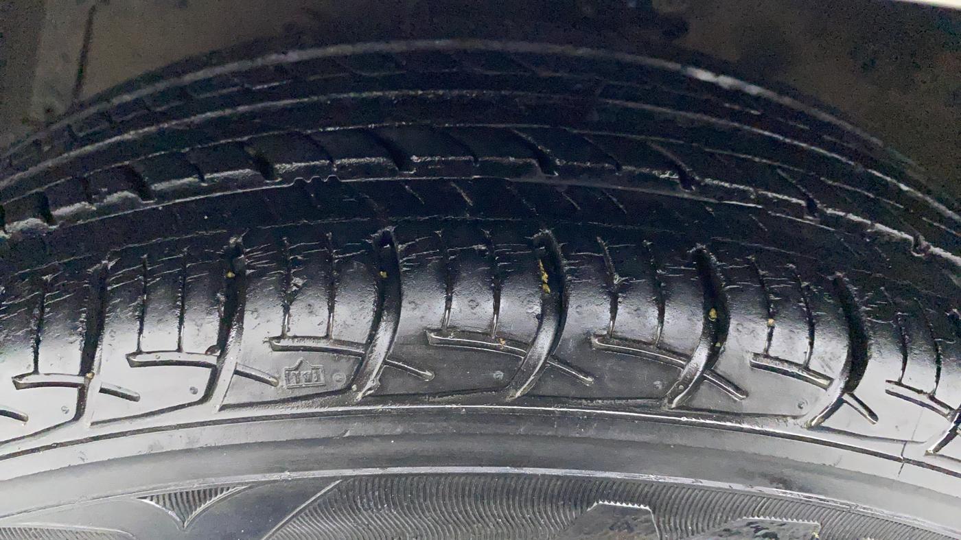 2012 Maruti Ertiga ZXI, Petrol, Manual, 39,429 km, Left Front Tyre Tread