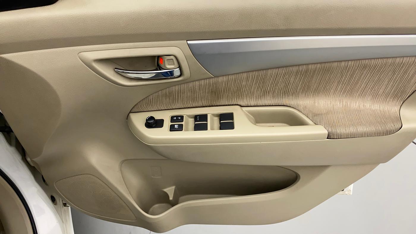 2012 Maruti Ertiga ZXI, Petrol, Manual, 39,429 km, Driver Side Door Panels Control