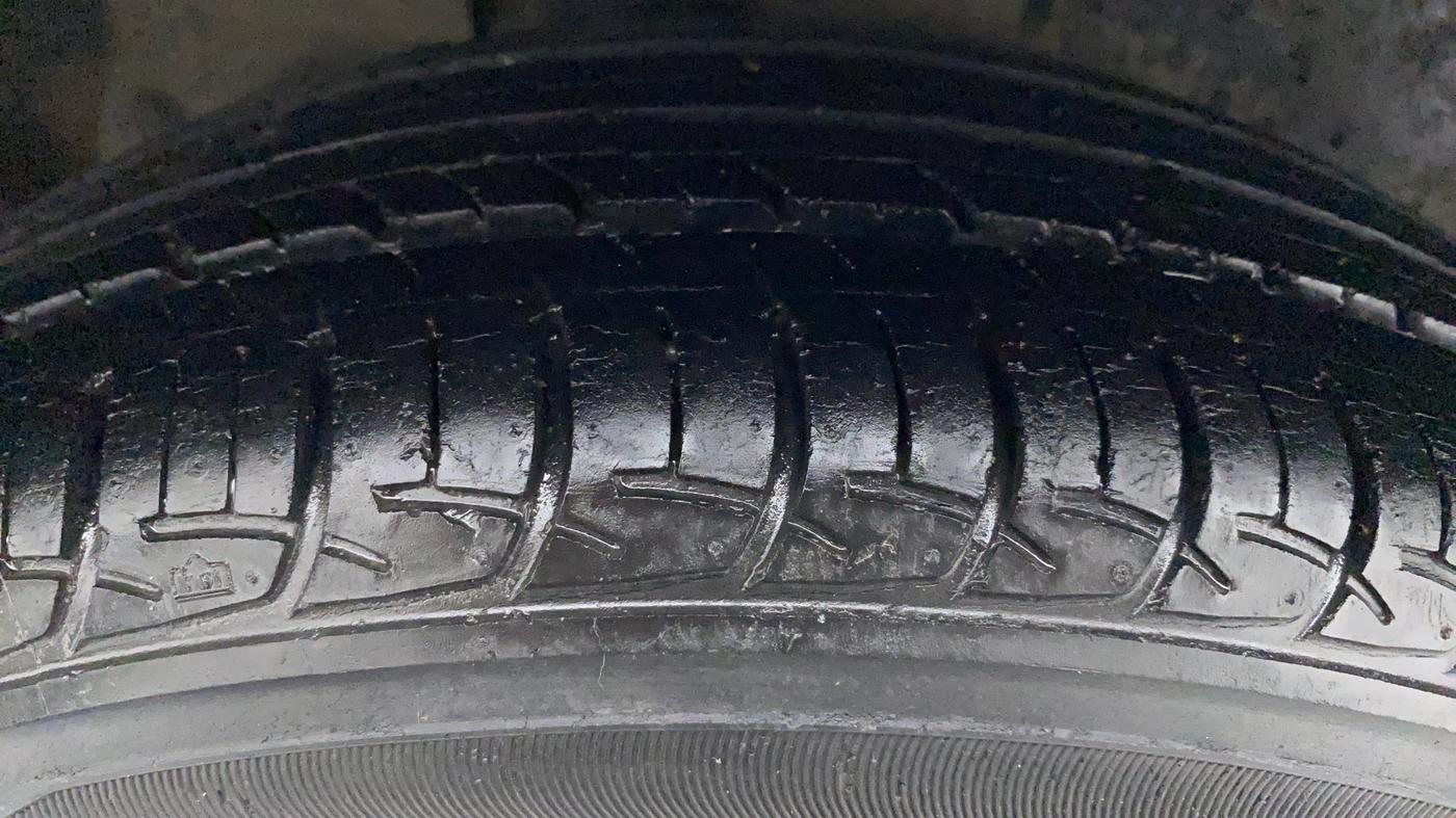 2012 Maruti Ertiga ZXI, Petrol, Manual, 39,429 km, Right Rear Tyre Tread