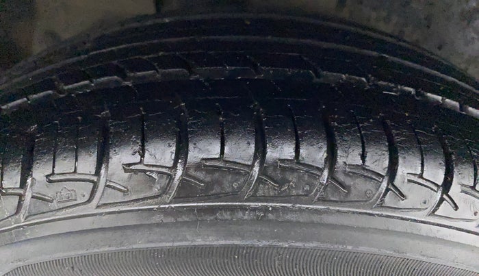 2012 Maruti Ertiga ZXI, Petrol, Manual, 39,429 km, Right Rear Tyre Tread