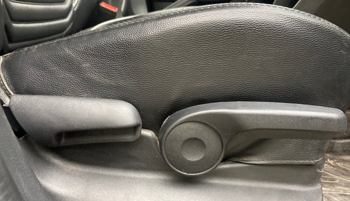 2018 Maruti Vitara Brezza ZDI AMT, Diesel, Automatic, 99,300 km, Driver Side Adjustment Panel