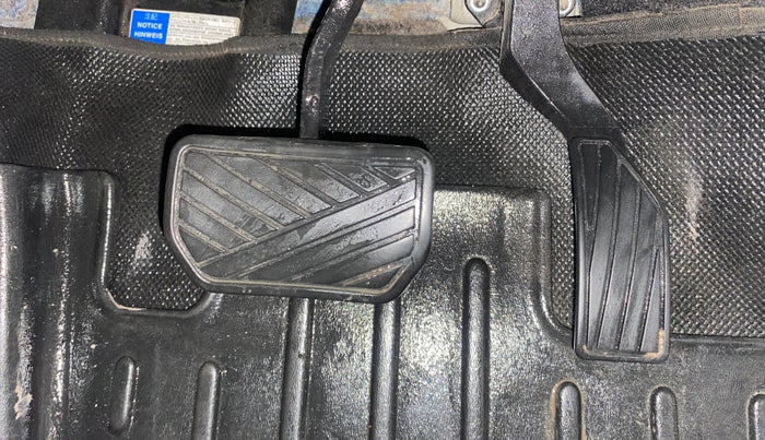 2018 Maruti Vitara Brezza ZDI AMT, Diesel, Automatic, 99,300 km, Pedals