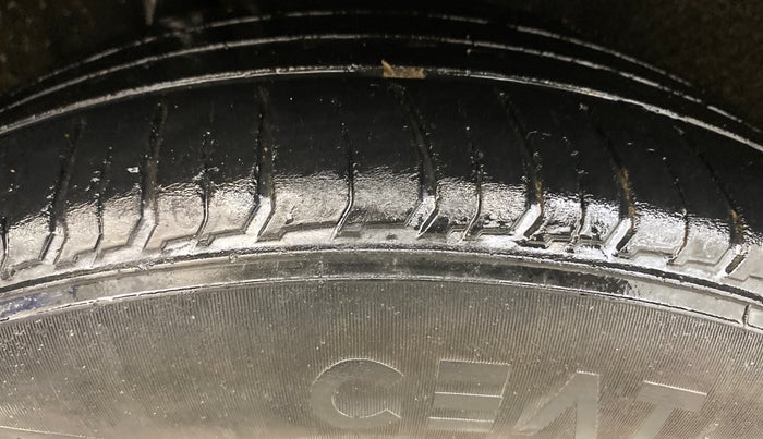 2018 Maruti Vitara Brezza ZDI AMT, Diesel, Automatic, 99,300 km, Right Rear Tyre Tread