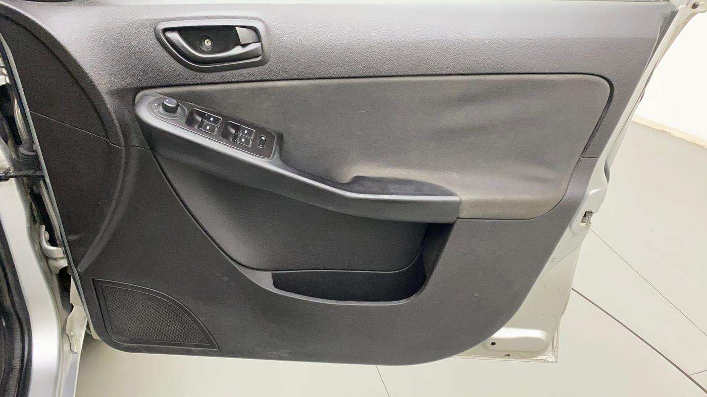 2014 Tata Zest XMS PETROL, Petrol, Manual, 91,864 km, Driver Side Door Panels Control