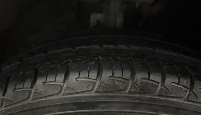 2016 Maruti Baleno DELTA PETROL 1.2, Petrol, Manual, 32,245 km, Left Front Tyre Tread