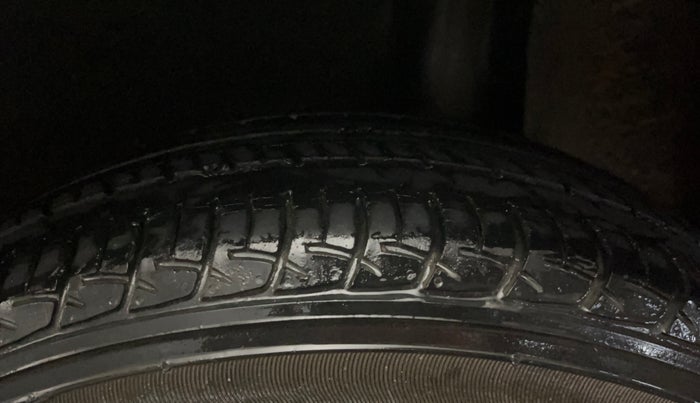 2016 Maruti Baleno DELTA PETROL 1.2, Petrol, Manual, 32,245 km, Left Rear Tyre Tread