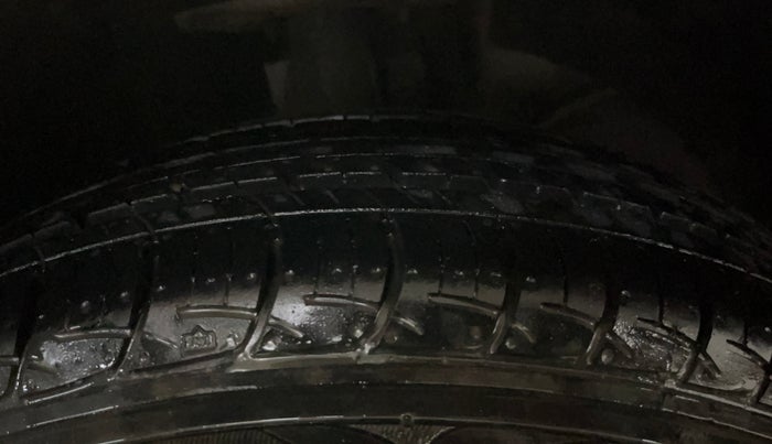 2016 Maruti Baleno DELTA PETROL 1.2, Petrol, Manual, 32,245 km, Right Front Tyre Tread