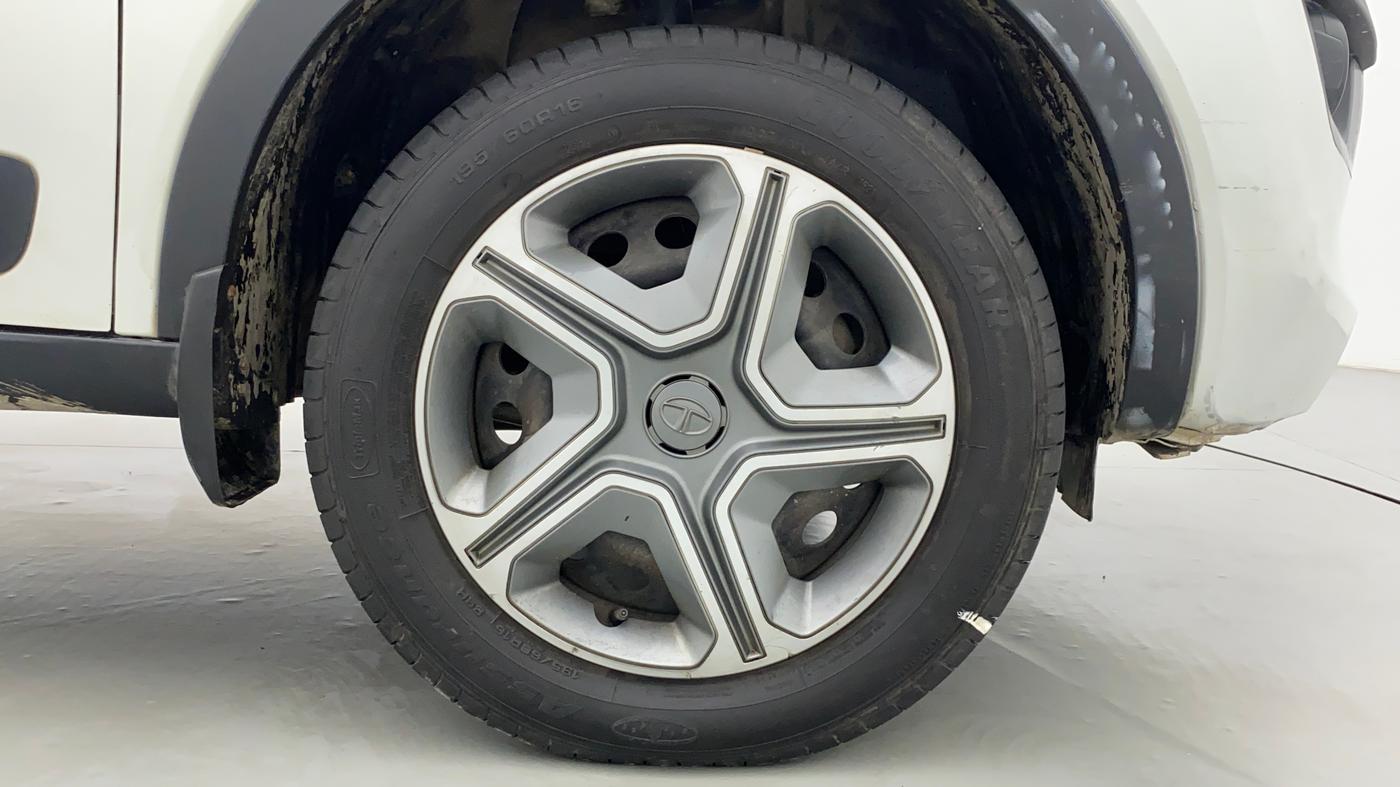 2018 Tata NEXON XT1.5, Diesel, Manual, 76,034 km, Right Front Wheel