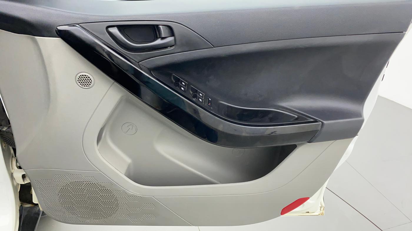 2018 Tata NEXON XT1.5, Diesel, Manual, 76,034 km, Driver Side Door Panels Control