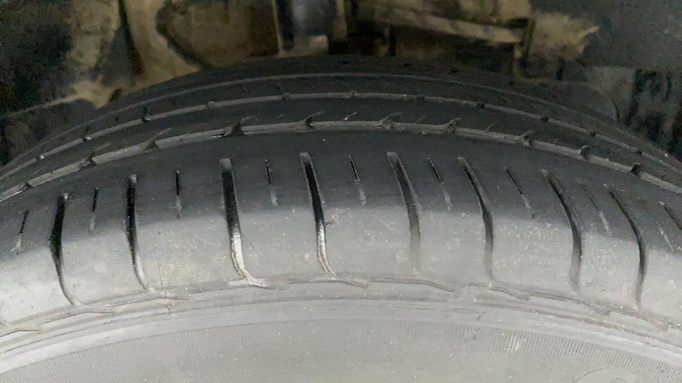2018 Tata NEXON XT1.5, Diesel, Manual, 76,034 km, Right Front Tyre Tread