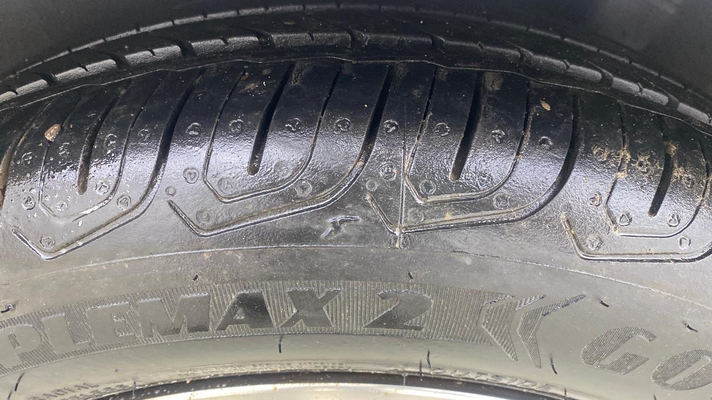 2015 Hyundai Xcent SX AT 1.2 (O), Petrol, Automatic, 19,691 km, Left Rear Tyre Tread