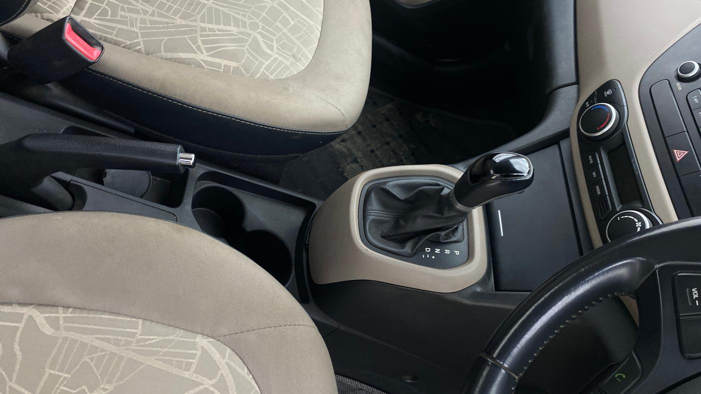 2015 Hyundai Xcent SX AT 1.2 (O), Petrol, Automatic, 19,691 km, Gear Lever
