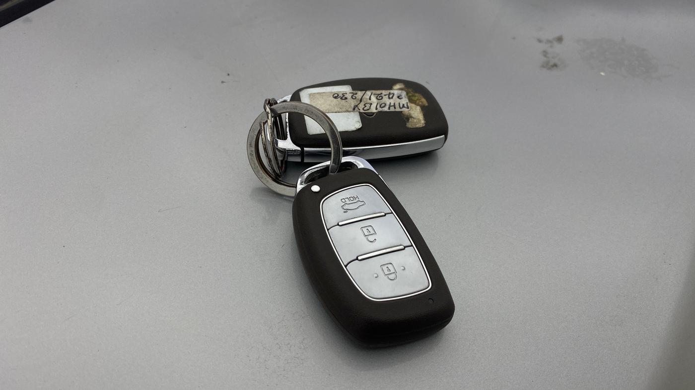 2015 Hyundai Xcent SX AT 1.2 (O), Petrol, Automatic, 19,691 km, Key Close Up