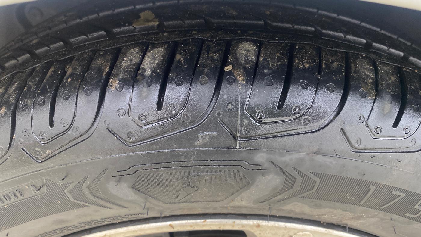 2015 Hyundai Xcent SX AT 1.2 (O), Petrol, Automatic, 19,691 km, Left Front Tyre Tread