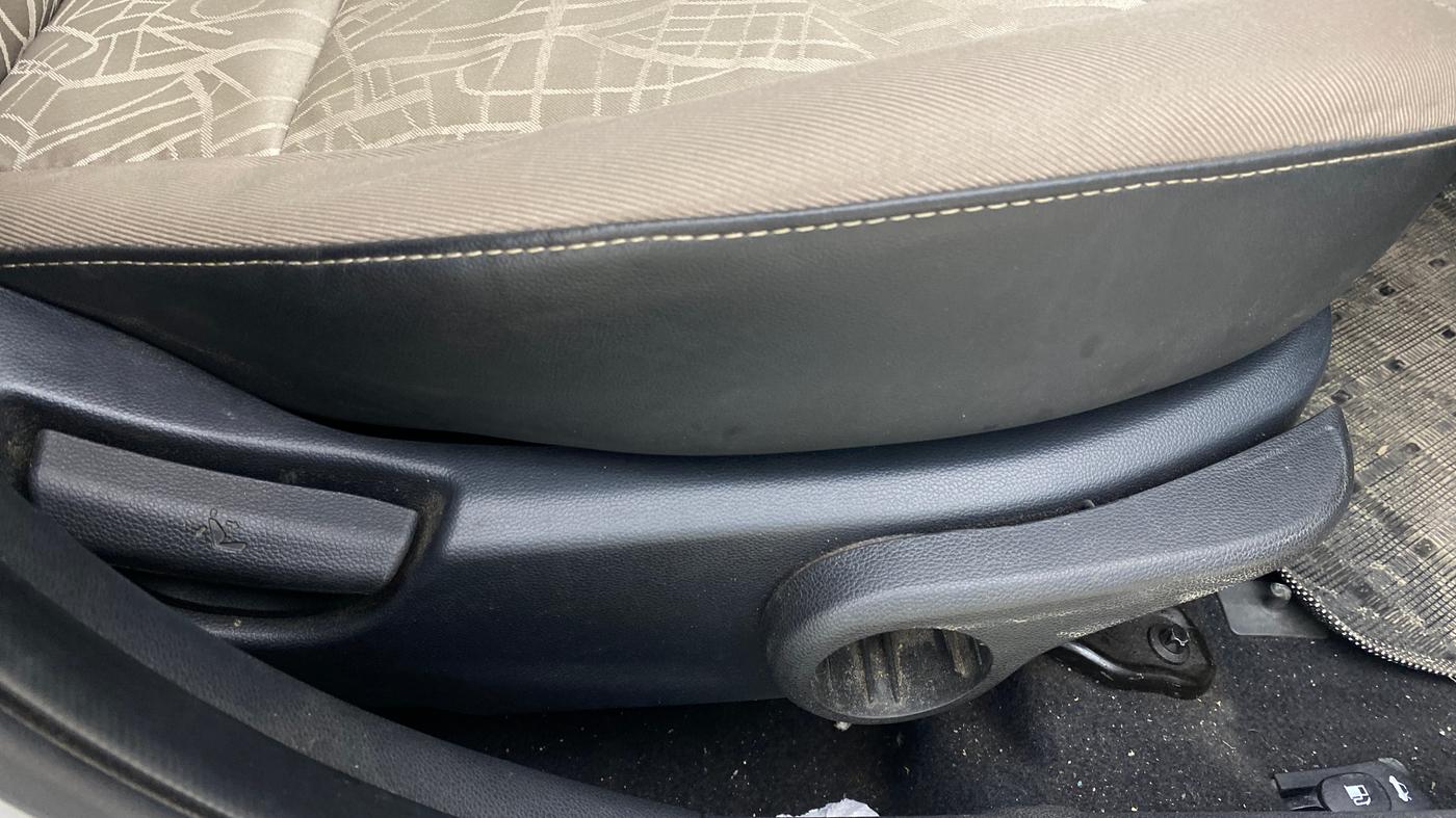 2015 Hyundai Xcent SX AT 1.2 (O), Petrol, Automatic, 19,691 km, Driver Side Adjustment Panel