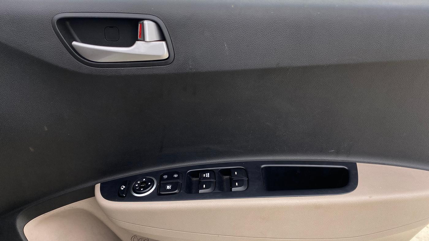 2015 Hyundai Xcent SX AT 1.2 (O), Petrol, Automatic, 19,691 km, Driver Side Door Panels Control