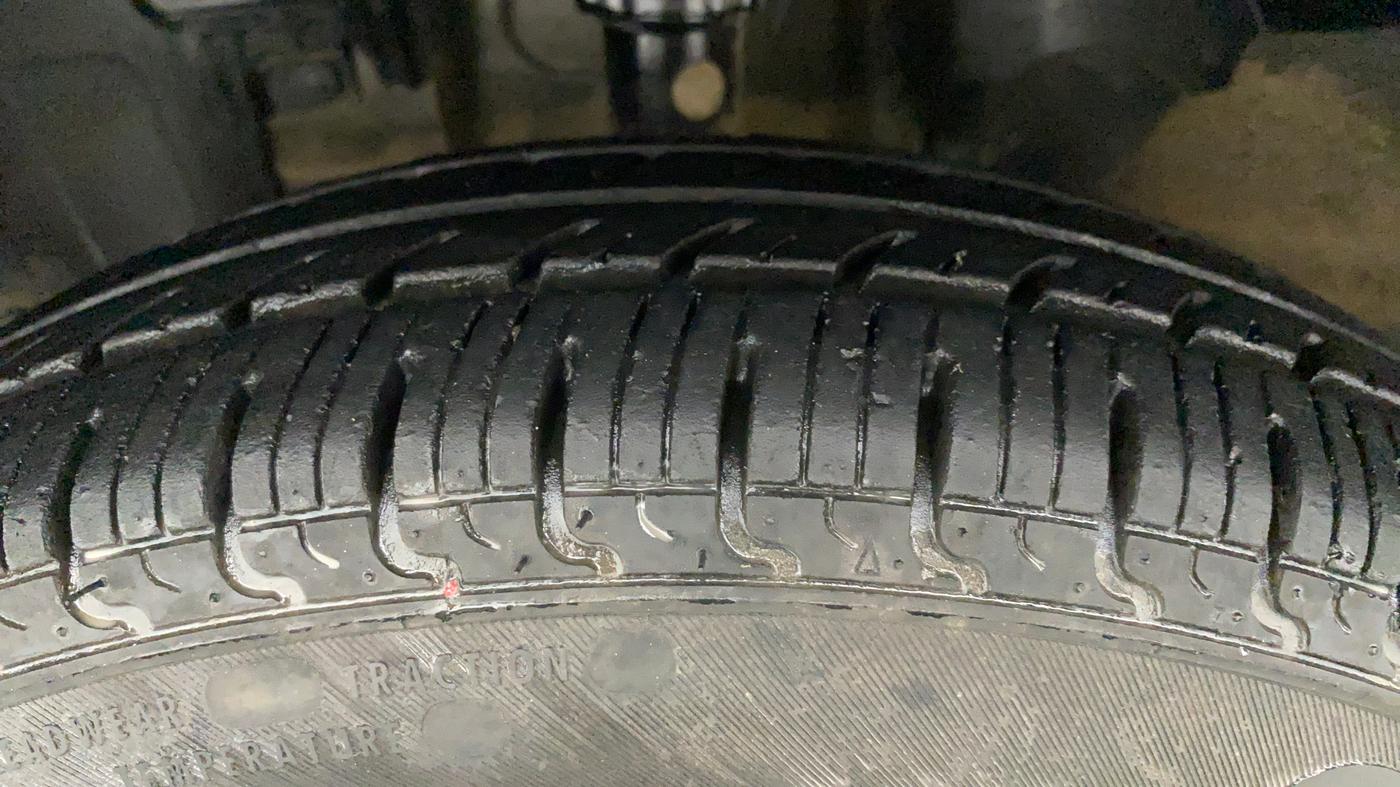 2018 Renault Kwid RXL, Petrol, Manual, 26,779 km, Left Front Tyre Tread