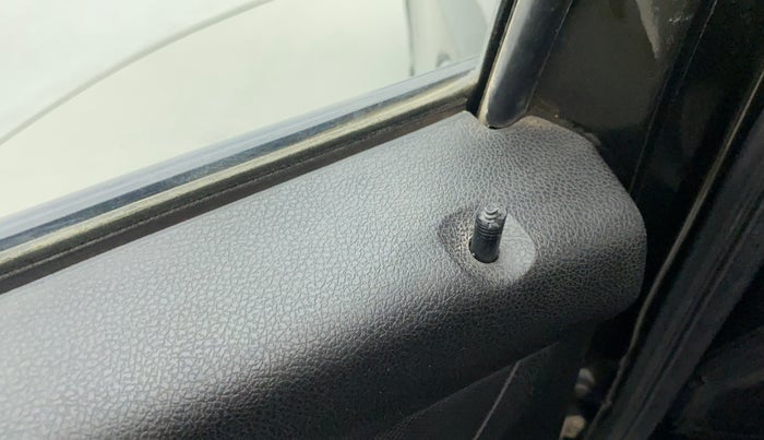 2018 Renault Kwid RXL, Petrol, Manual, 26,779 km, Lock system - Door lock knob has minor damage