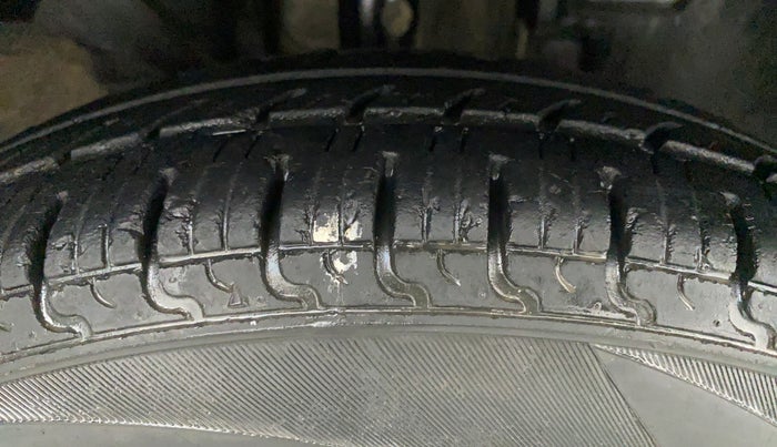 2018 Renault Kwid RXL, Petrol, Manual, 26,779 km, Right Front Tyre Tread