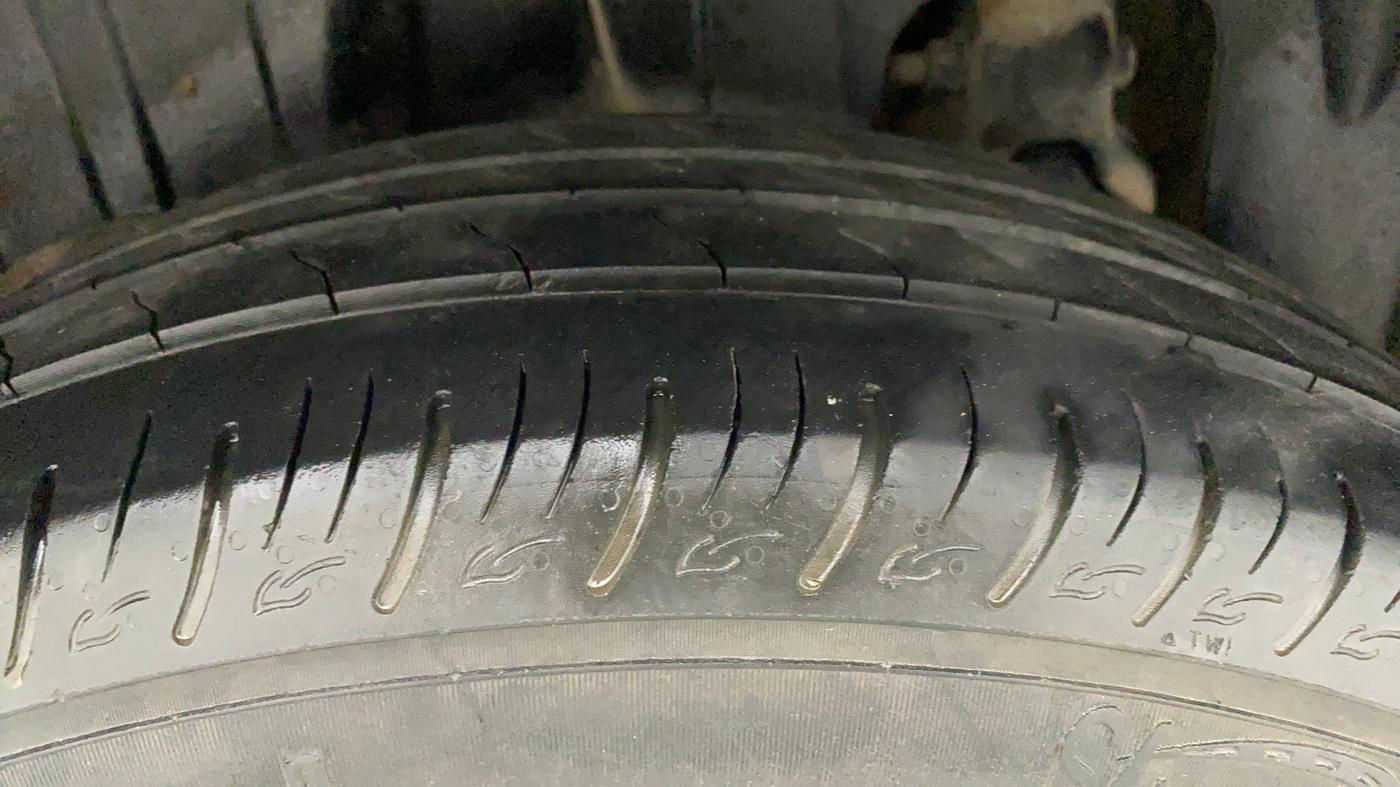2020 Mahindra XUV300 W4 1.2 PETROL, Petrol, Manual, 43,684 km, Right Rear Tyre Tread