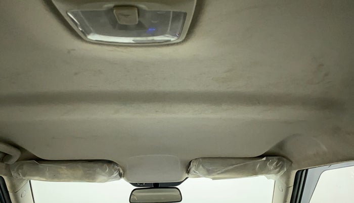 2020 Mahindra XUV300 W4 1.2 PETROL, Petrol, Manual, 43,684 km, Ceiling - Roof lining minor dirty
