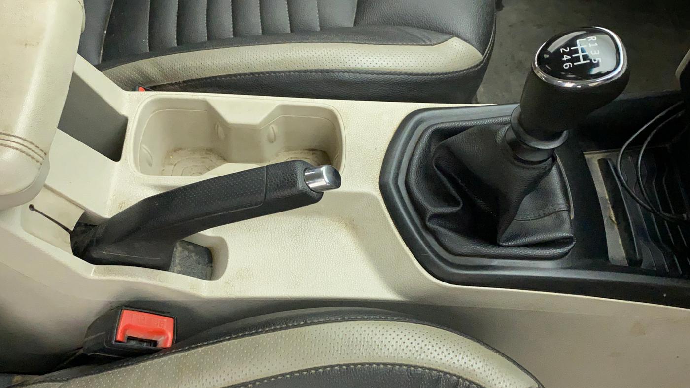 2020 Mahindra XUV300 W4 1.2 PETROL, Petrol, Manual, 43,684 km, Gear Lever