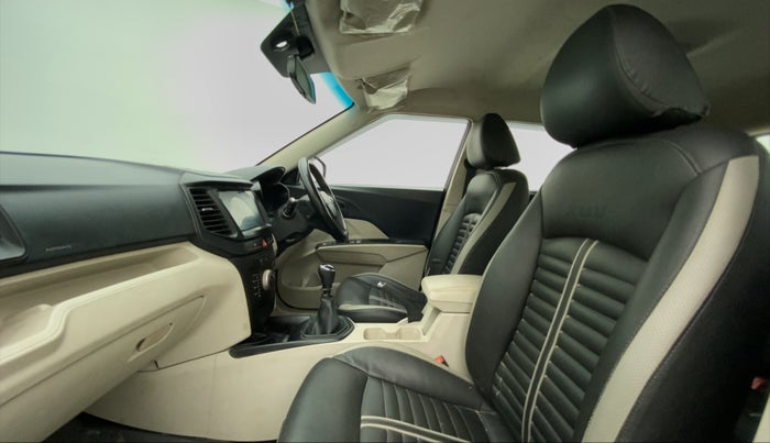 2020 Mahindra XUV300 W4 1.2 PETROL, Petrol, Manual, 43,684 km, Right Side Front Door Cabin