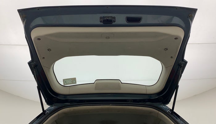 2020 Mahindra XUV300 W4 1.2 PETROL, Petrol, Manual, 43,684 km, Boot Door Open