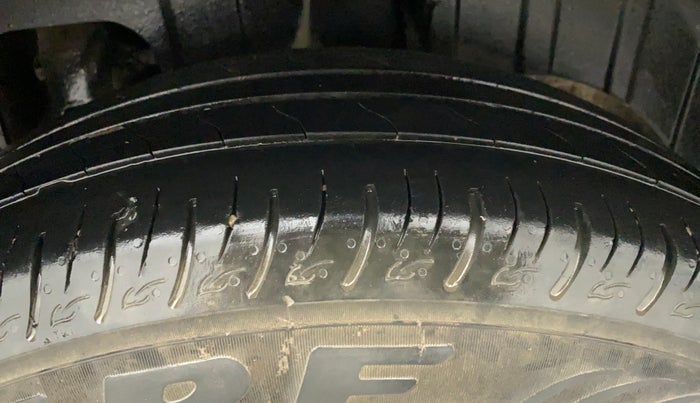 2020 Mahindra XUV300 W4 1.2 PETROL, Petrol, Manual, 43,684 km, Left Rear Tyre Tread
