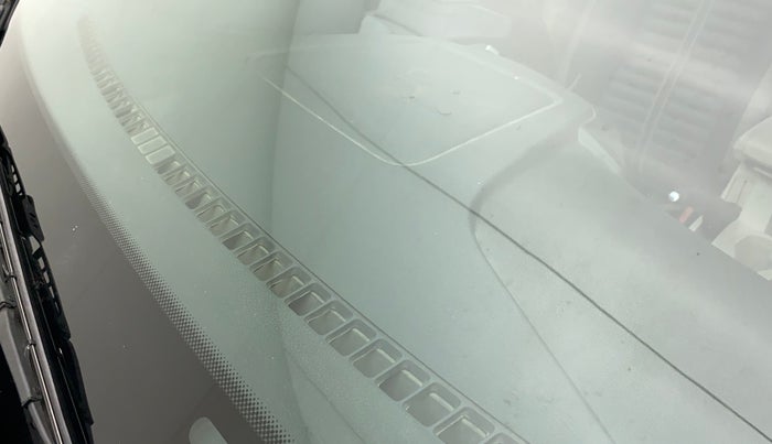 2020 Mahindra XUV300 W4 1.2 PETROL, Petrol, Manual, 43,684 km, Front windshield - Minor spot on windshield