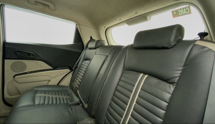 2020 Mahindra XUV300 W4 1.2 PETROL, Petrol, Manual, 43,684 km, Right Side Rear Door Cabin