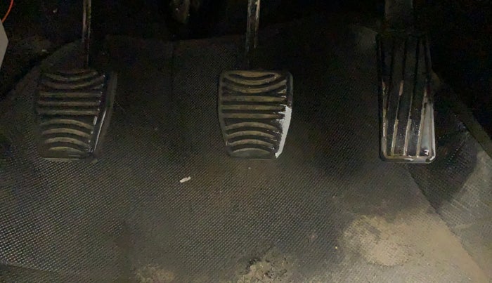 2020 Mahindra XUV300 W4 1.2 PETROL, Petrol, Manual, 43,684 km, Pedals