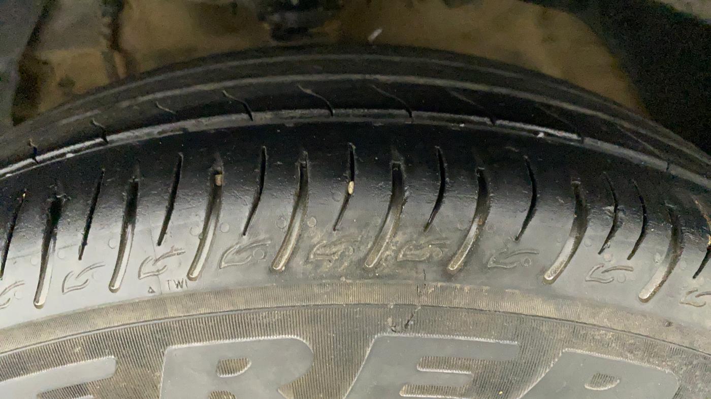 2020 Mahindra XUV300 W4 1.2 PETROL, Petrol, Manual, 43,684 km, Left Front Tyre Tread