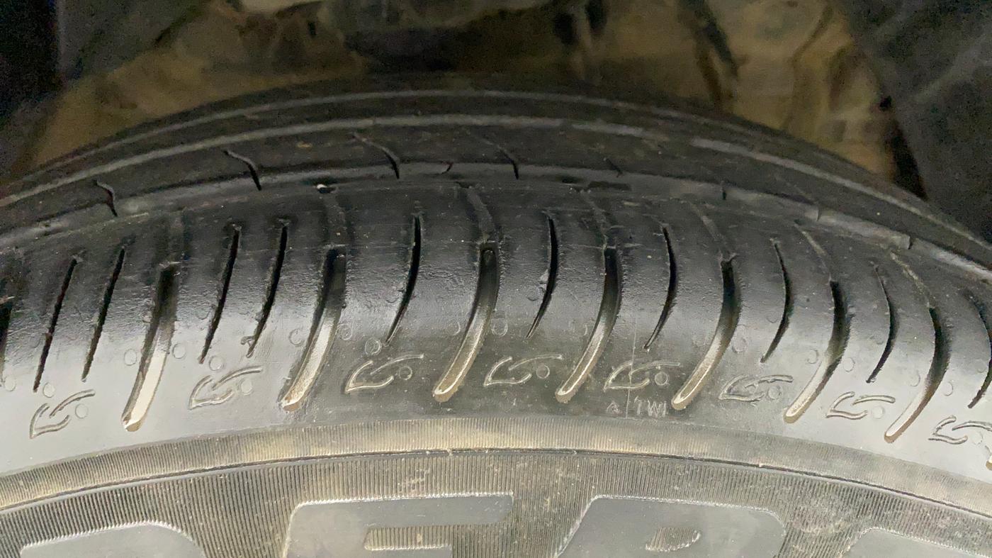 2020 Mahindra XUV300 W4 1.2 PETROL, Petrol, Manual, 43,684 km, Right Front Tyre Tread