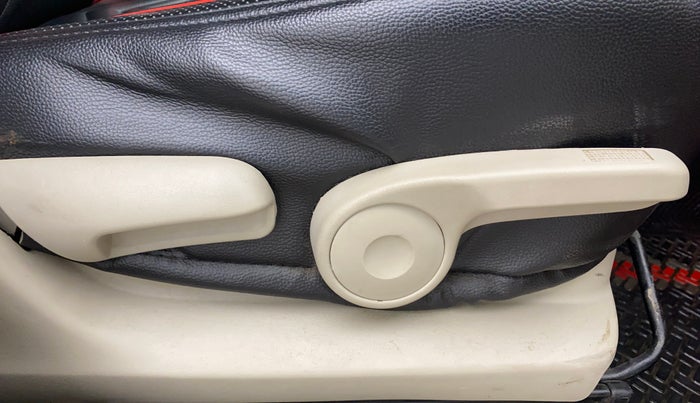 2018 Maruti Celerio ZXI (O), Petrol, Manual, 93,706 km, Driver Side Adjustment Panel