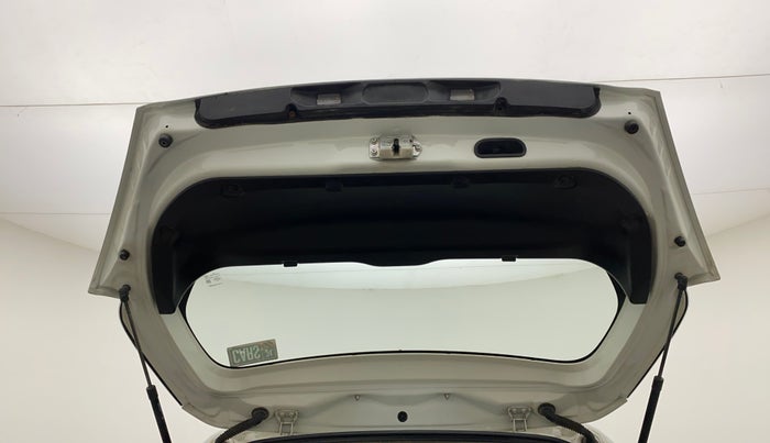2016 Maruti Swift VXI, CNG, Manual, 67,782 km, Boot Door Open