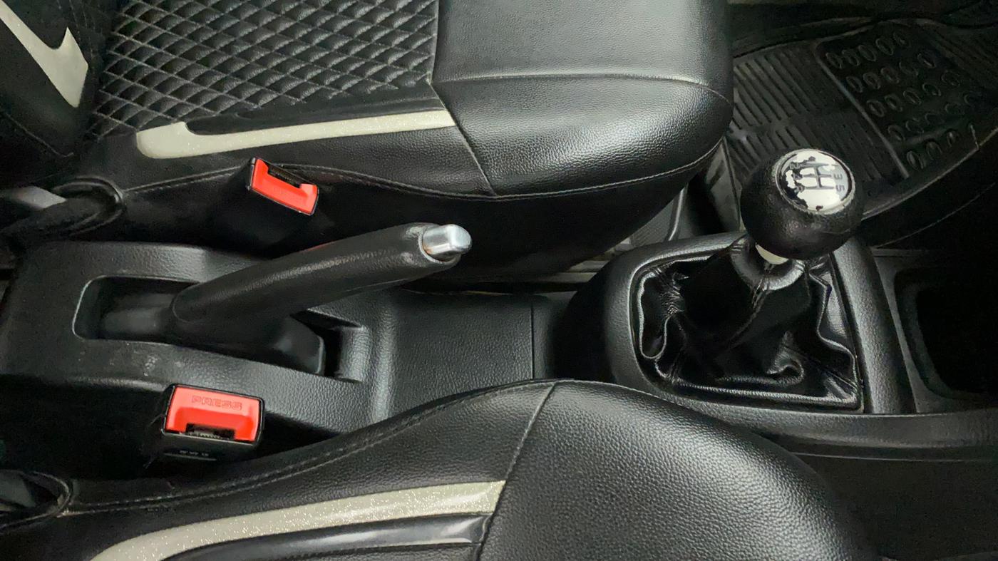 2016 Maruti Swift VXI, CNG, Manual, 67,782 km, Gear Lever