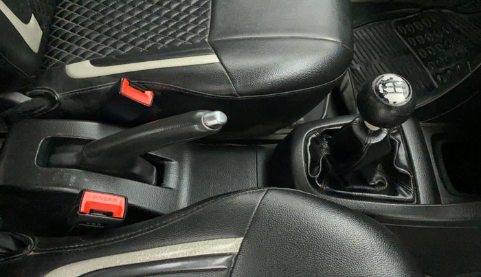 2016 Maruti Swift VXI, CNG, Manual, 67,782 km, Gear Lever