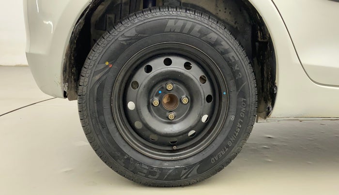 2016 Maruti Swift VXI, CNG, Manual, 67,782 km, Right Rear Wheel