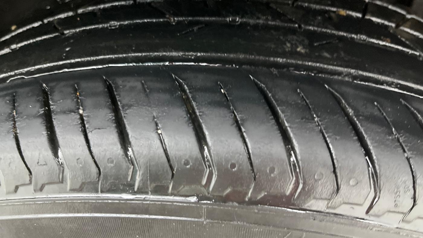 2022 Renault Kiger RXZ TURBO CVT, Petrol, Automatic, 37,764 km, Left Rear Tyre Tread