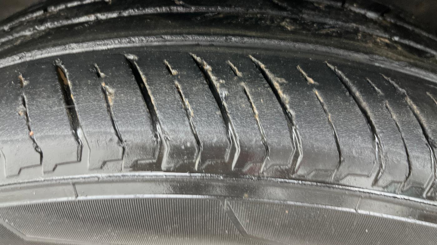 2022 Renault Kiger RXZ TURBO CVT, Petrol, Automatic, 37,764 km, Left Front Tyre Tread