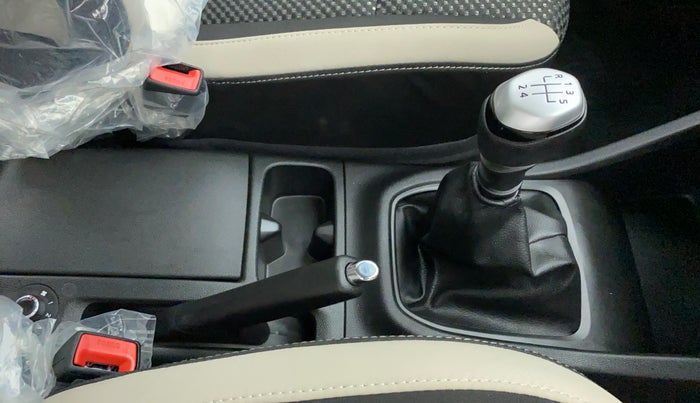 2021 Renault TRIBER 1.0 RXZ, Petrol, Manual, 1,599 km, Gear Lever