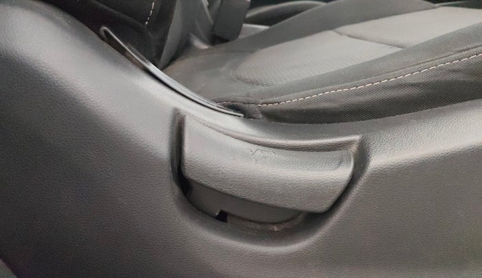 2015 Hyundai Creta BASE 1.6 PETROL, Petrol, Manual, 46,796 km, Driver Side Adjustment Panel