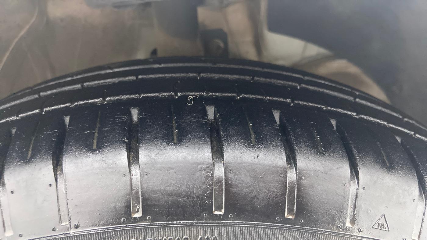 2018 Maruti Swift ZXI AMT, Petrol, Automatic, 23,211 km, Right Front Tyre Tread