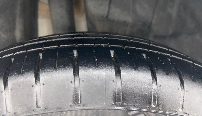 2018 Maruti Swift ZXI AMT, Petrol, Automatic, 23,211 km, Right Rear Tyre Tread