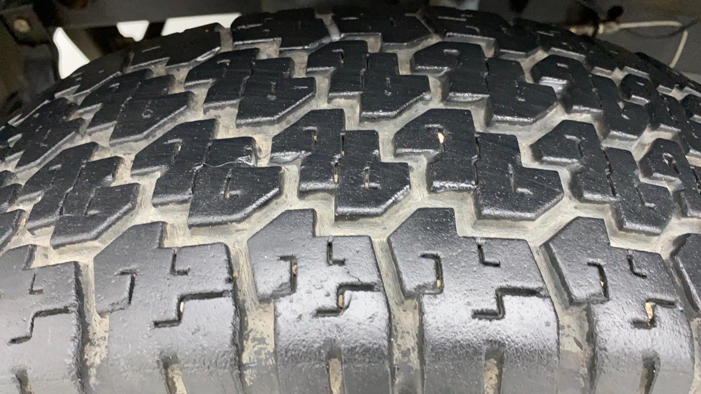 2018 Mahindra Bolero Power+ ZLX Micro Hybrid, Diesel, Manual, 32,377 km, Left Front Tyre Tread