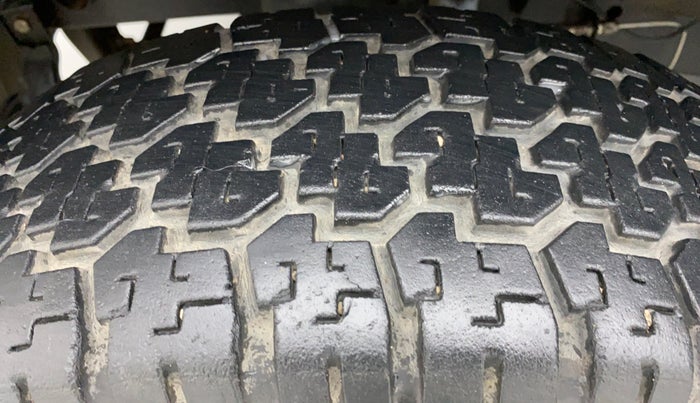 2018 Mahindra Bolero Power+ ZLX Micro Hybrid, Diesel, Manual, 32,377 km, Left Front Tyre Tread