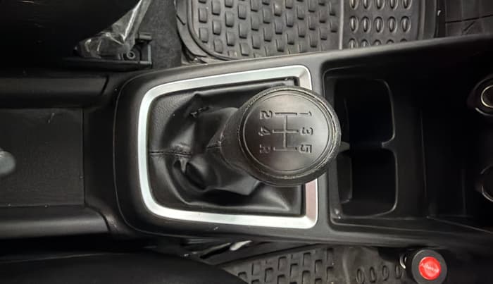 2023 Maruti Swift LXI, Petrol, Manual, 2,853 km, Gear Lever